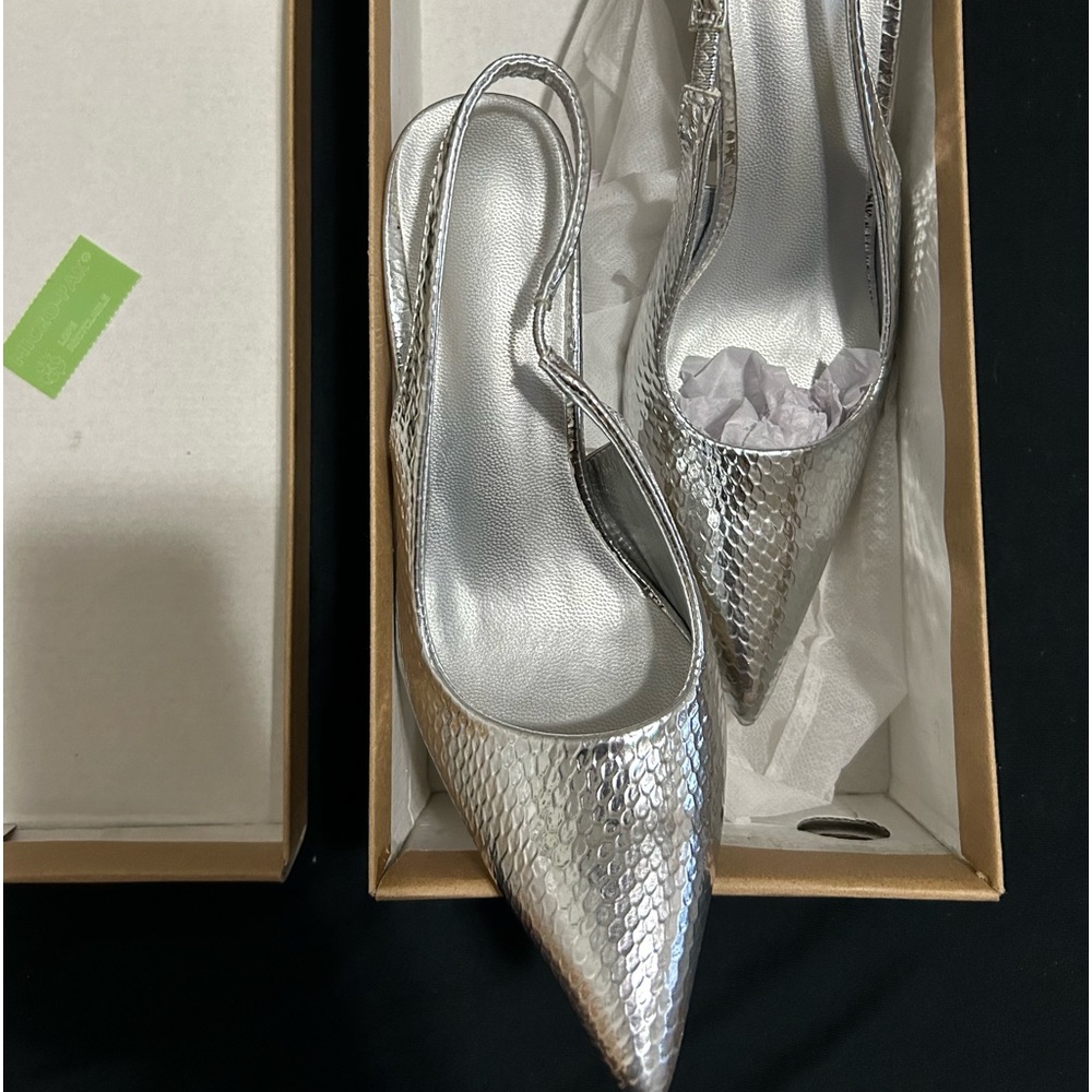 Silver crocodile print heels🩶